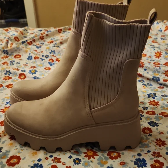 NWT DV by Dolce Vita women’s Tan Woven Chukka Boots SZ 7.5 Dolce Vita Beige Casual Boots for Women for sale | eBay main image 3
